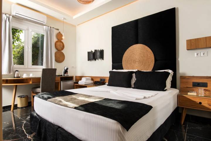 Angelica’s Deluxe Rooms - Semiramis Hotel - Αδάμας Μήλος
