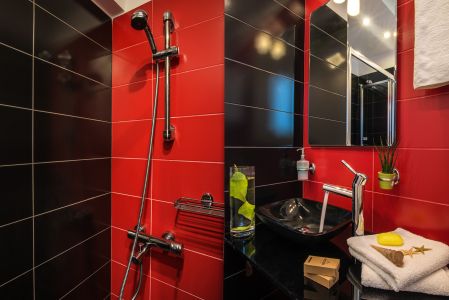 Bathroom 11 Stichedl