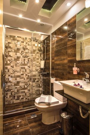 Second Red Bathroom 1